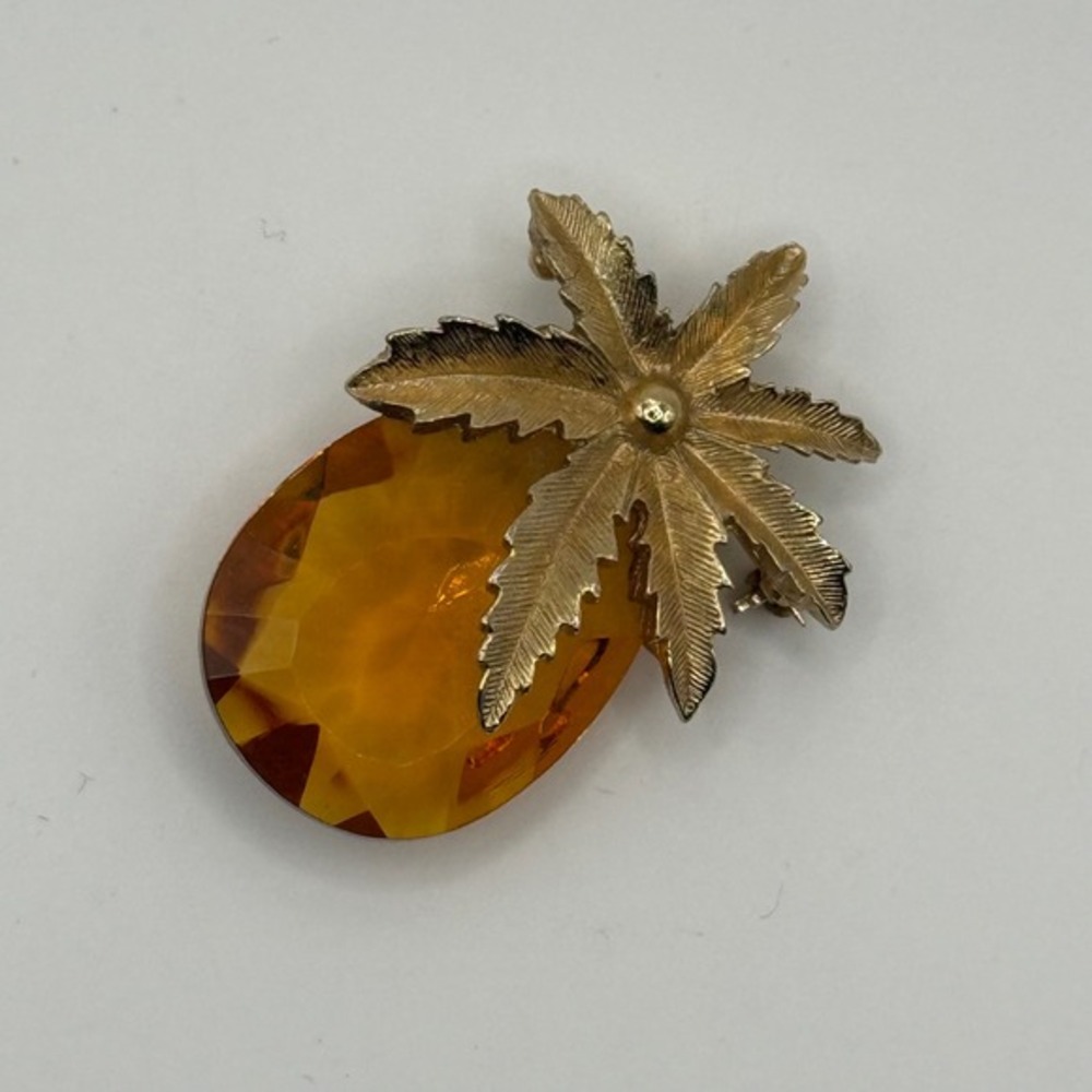 Sarah Coventry Vintage Gold Tone Amber Glass Pineapple Brooch Pendant Pin